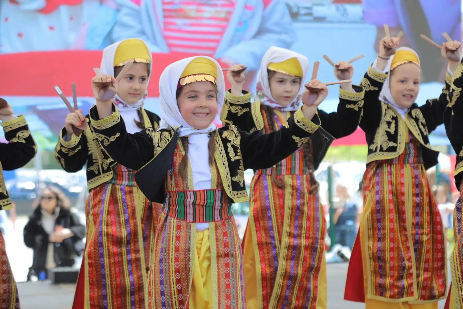 EDİRNE BELEDİYESİ 23 NİSAN ŞENLİĞİ RENKLİ GÖRÜNTÜLERE SAHNE OLDU galeri görseli